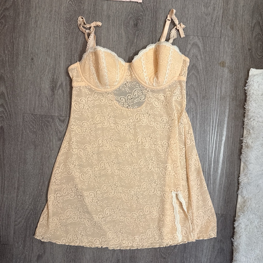 Vintage lacy peach slip with bra